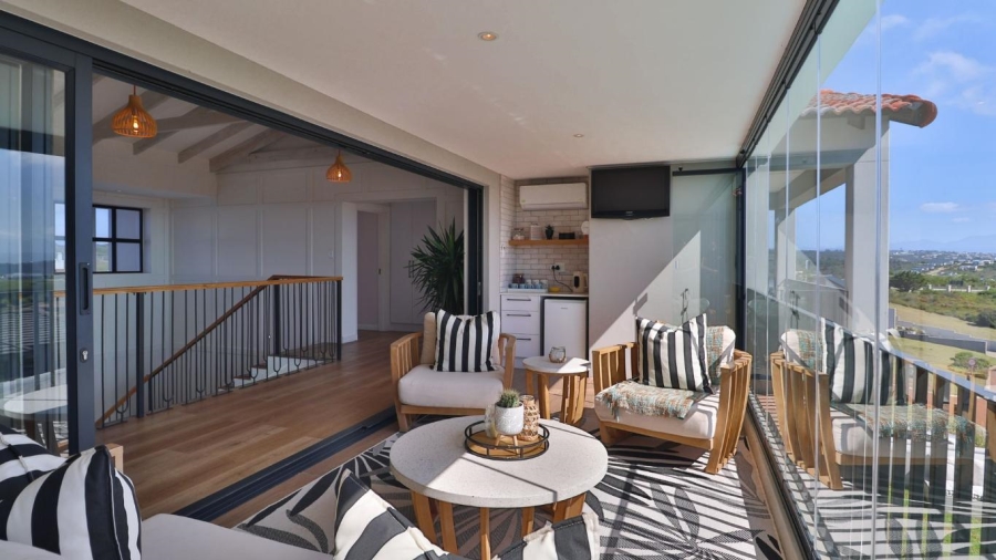 6 Bedroom Property for Sale in Whale Rock Heights Western Cape